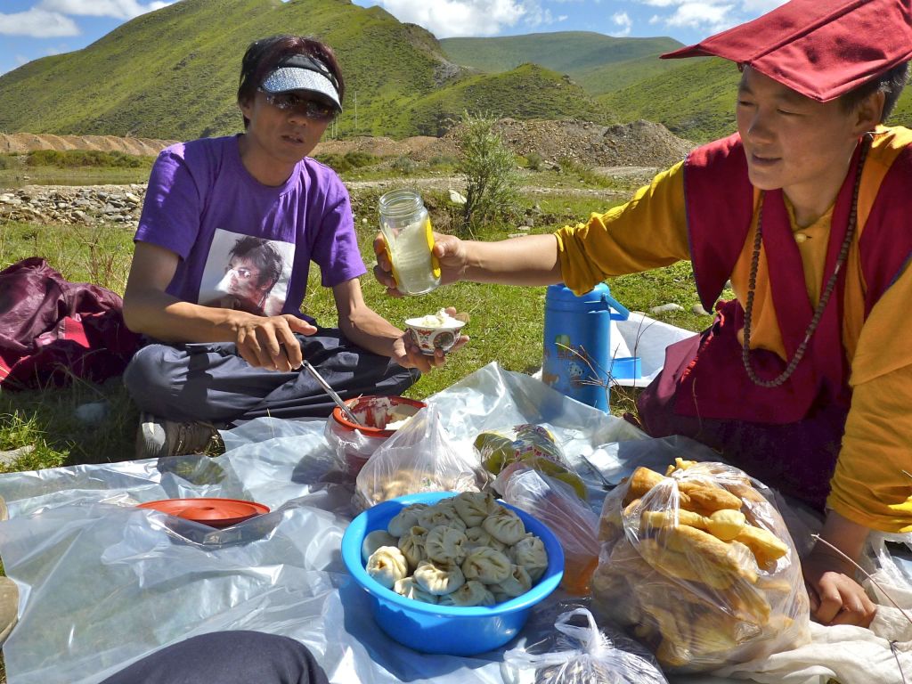 Pique-nique improvisé au Tibet