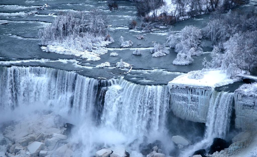Les chutes du Niagara en hiver